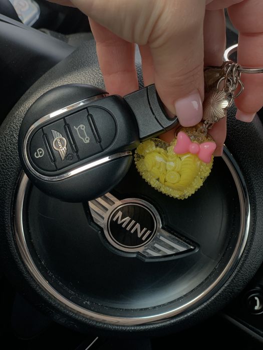 Продам машину Mini Cooper