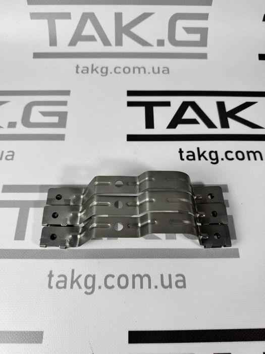 Кронштейн підкрилка Tesla Model 3