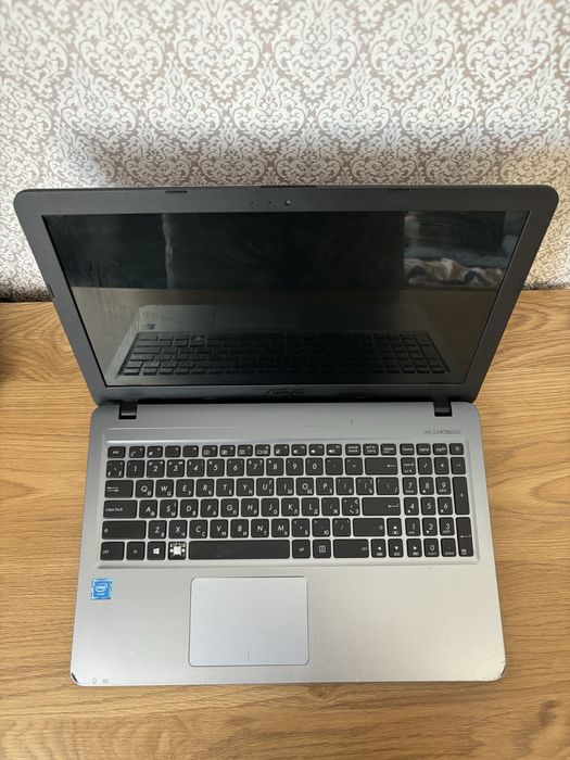 Ноутбук Asus X540S в хорошому стані