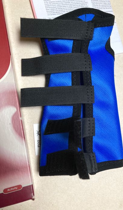 REHBAND 
Stabilizator/ orteza nadgarstka z ujęciem kciuka

Niebieski
M