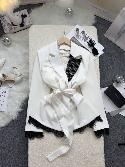 Піджак з мереживом хіт цього сезону