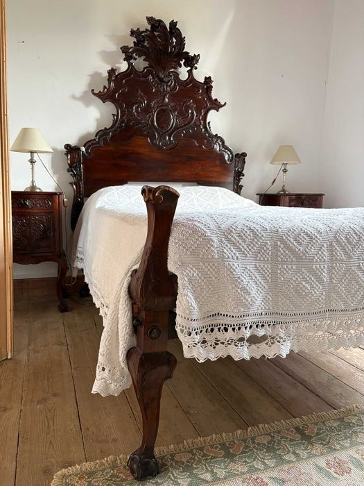 Conjunto de cama clássica madeira maciça tipo Dona Maria