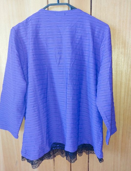 Camisola roxa decote em V