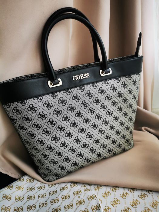 Сумка Guess в новому стані