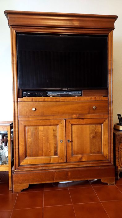 Móvel em Madeira de Cerejeira maciça