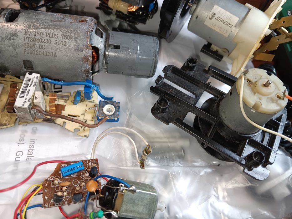 Material Elétrico Diverso (Pequenos Motores, cabos ligação e outros