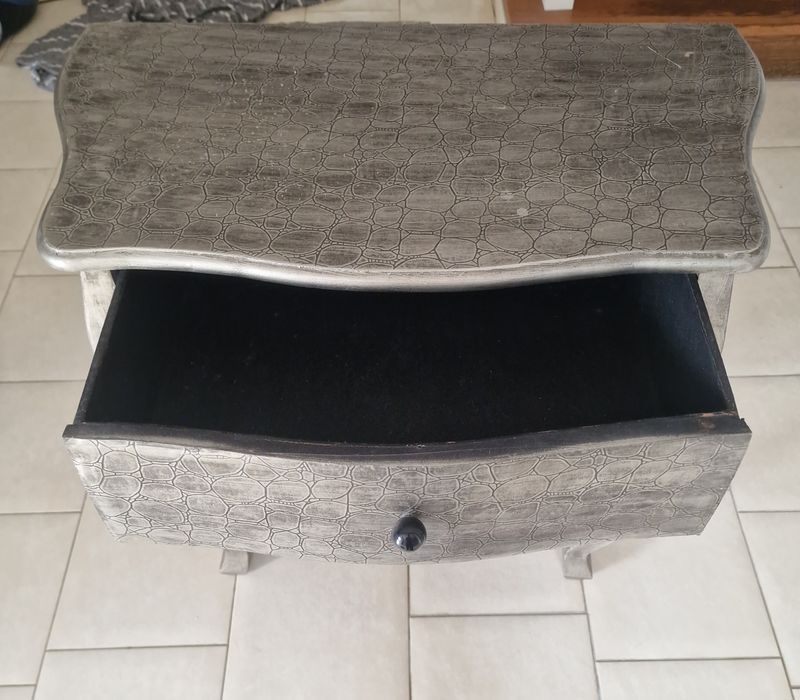 Cómoda antiga com 3 gavetas