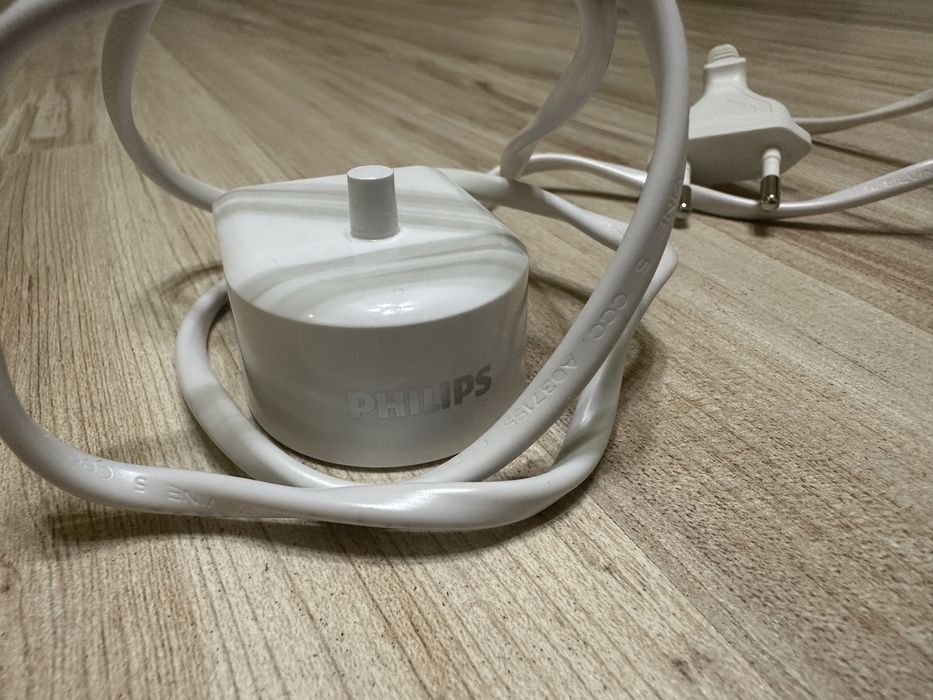 Зарядний пристрій для зубноі щітки Philips