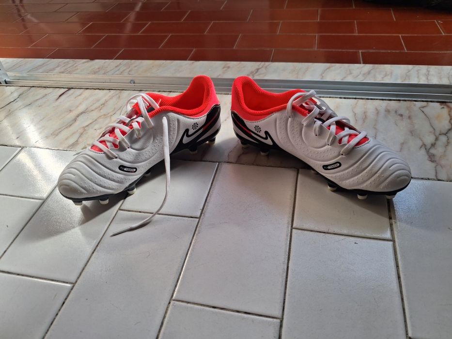 sapatilhas para jogar futebol nike como novo