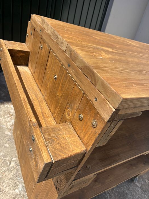 Mesa de trabalho em madeira