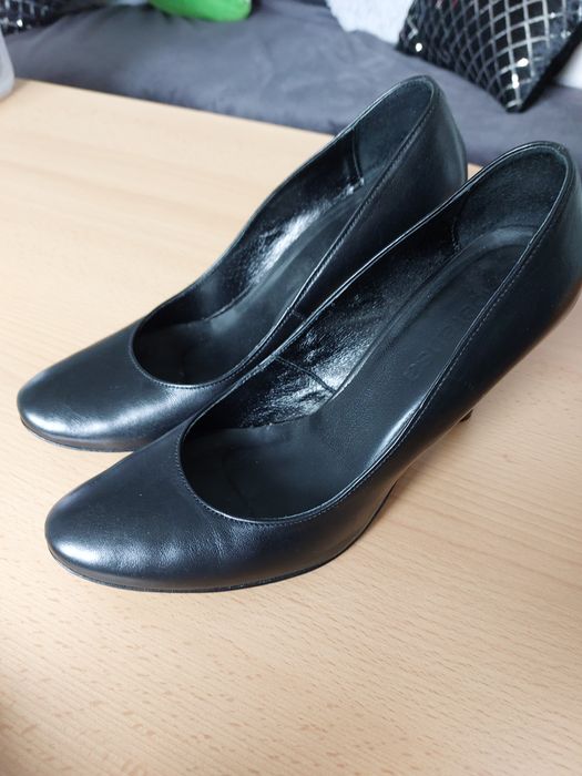 Czarne buty na obcasie rozmiar 39