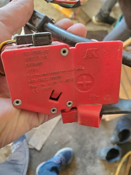 Bmw  f01 f02 f30 f31 f34  клема  мінус клєма e60 e70 e87 e90 x5