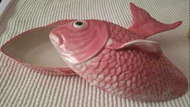Terrina em forma de peixe, em faiança SECLA