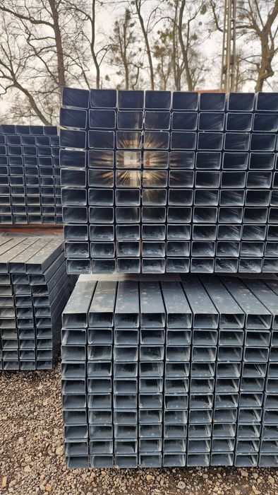 Słupek ogrodzeniowy 60x40x2,3 m z nasadką