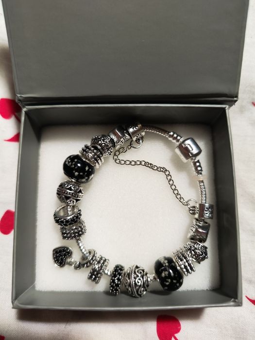 Bransoletka charms
