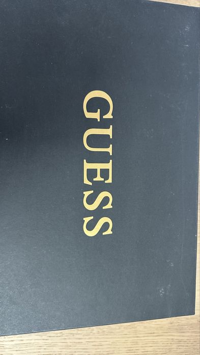 Sapatilhas da Guess castanhas