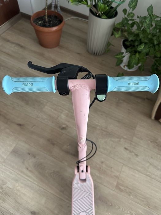 електросамокат Ninebot Kids Scooter E8 Pink.