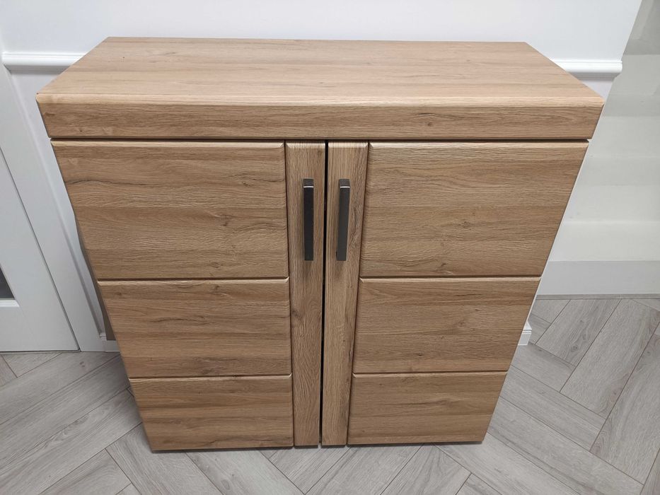 Szafka w okleinie dębowej