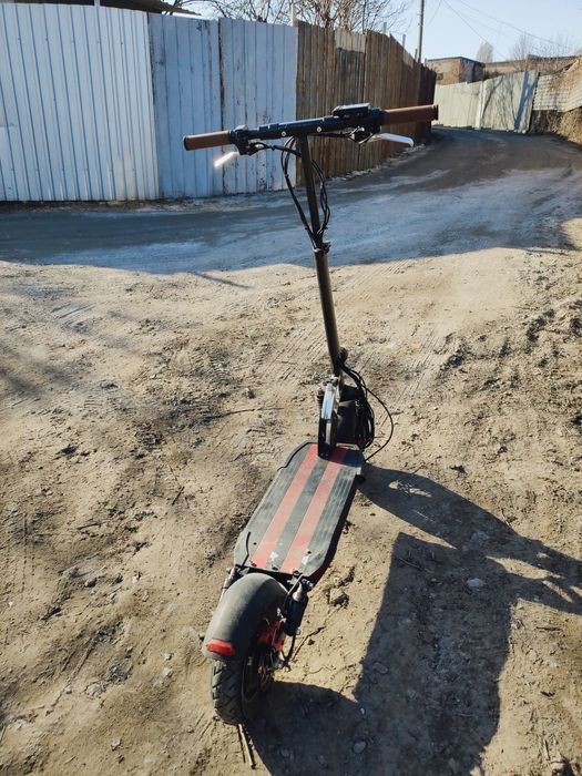 KUGOO M4 — Электросамокат, исправен, без зарядки, с модернизацией.