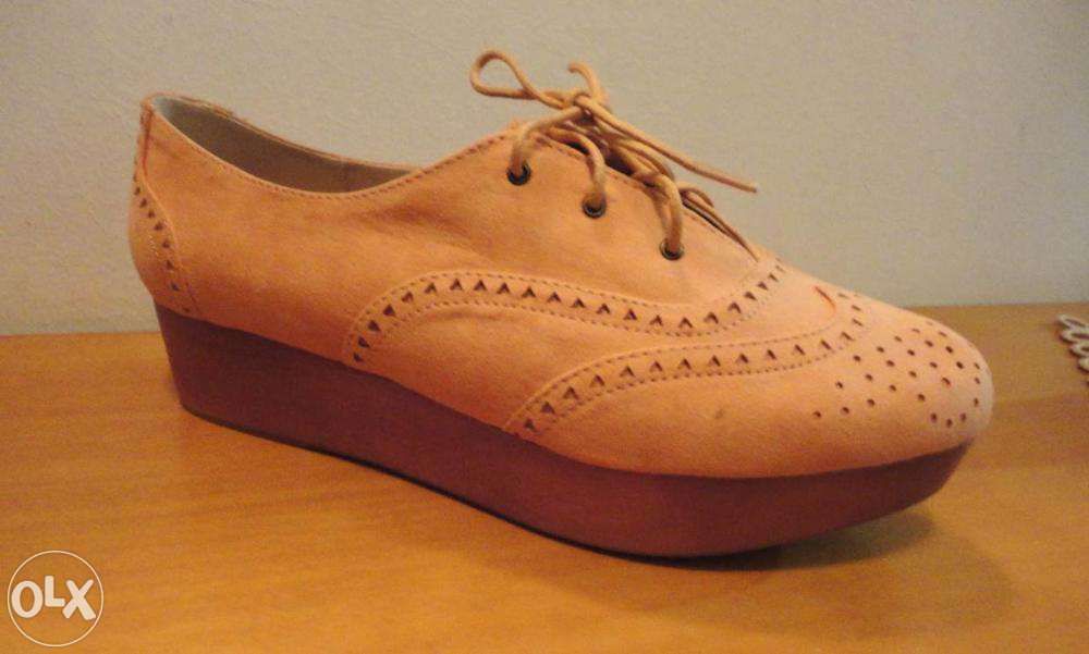 * * * N O V O S - Sapatos sola compensada BERSHKA nr 38 * * *