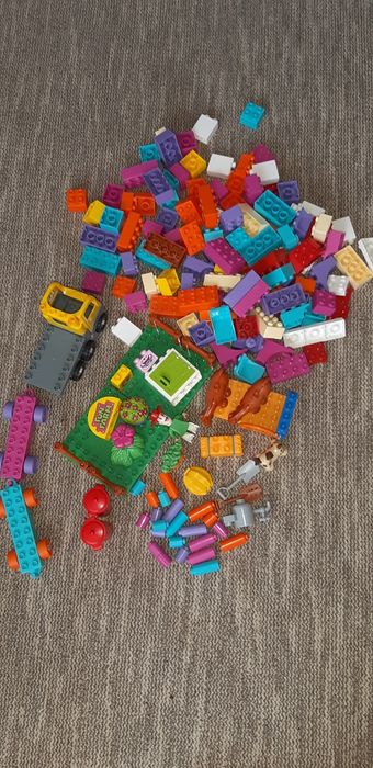 Продам крупне лего з дуже якісного пластику, не гнеться, яскраве