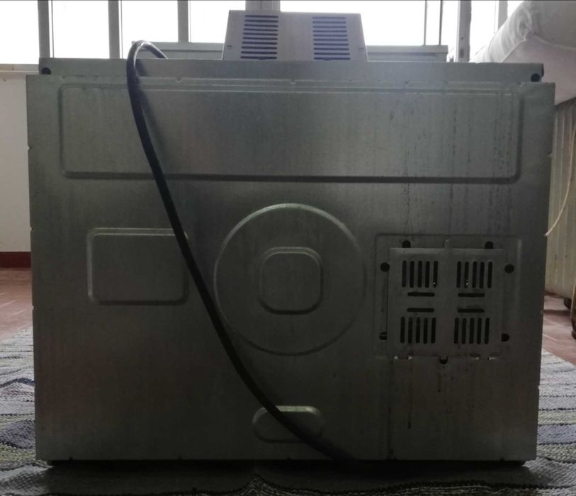 Forno Ikea preto de estilo tradicional