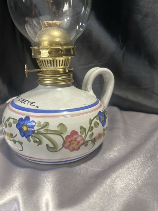 Lampa Naftowa z Ceramicznym Pojemnikiem Malowana z Regionalnym Wzorem