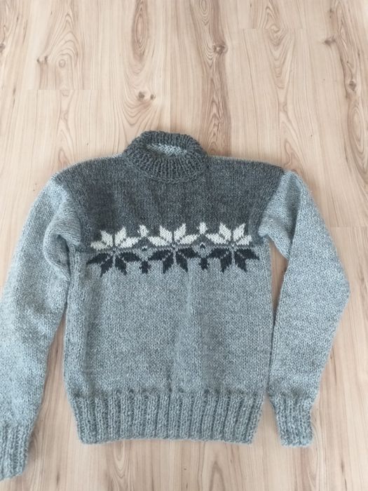 Swetry z wełny owczej