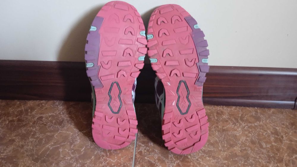 Продам кроссовки женские Trussardi