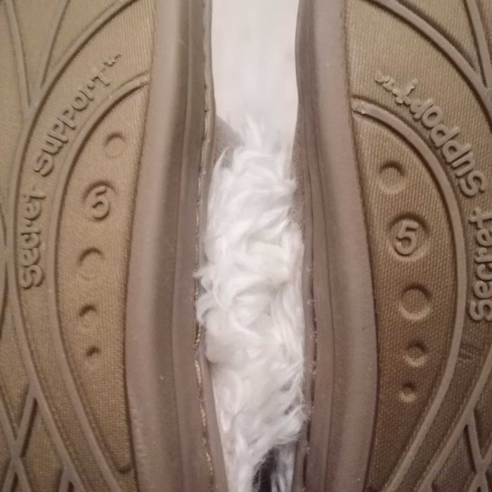 Domowe pantofle ze skóry zamszowej z futerkiem Marks and Spencer 38