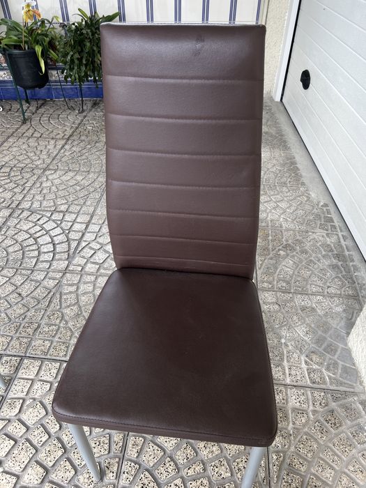 4 cadeiras em pele sintética