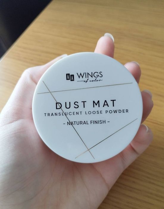 AA WINGS OF COLOR puder dust mat