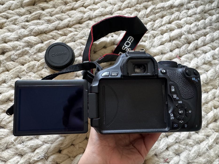 Canon EOS 600D+Objetiva Canon EF-S 18-55mm F3.5-5.6 IS II