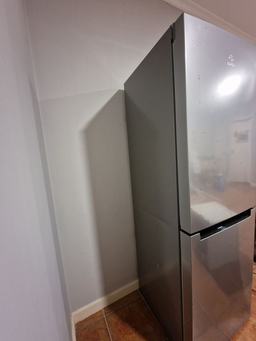 Frigorífico Indesit Aço Inoxidável 270L