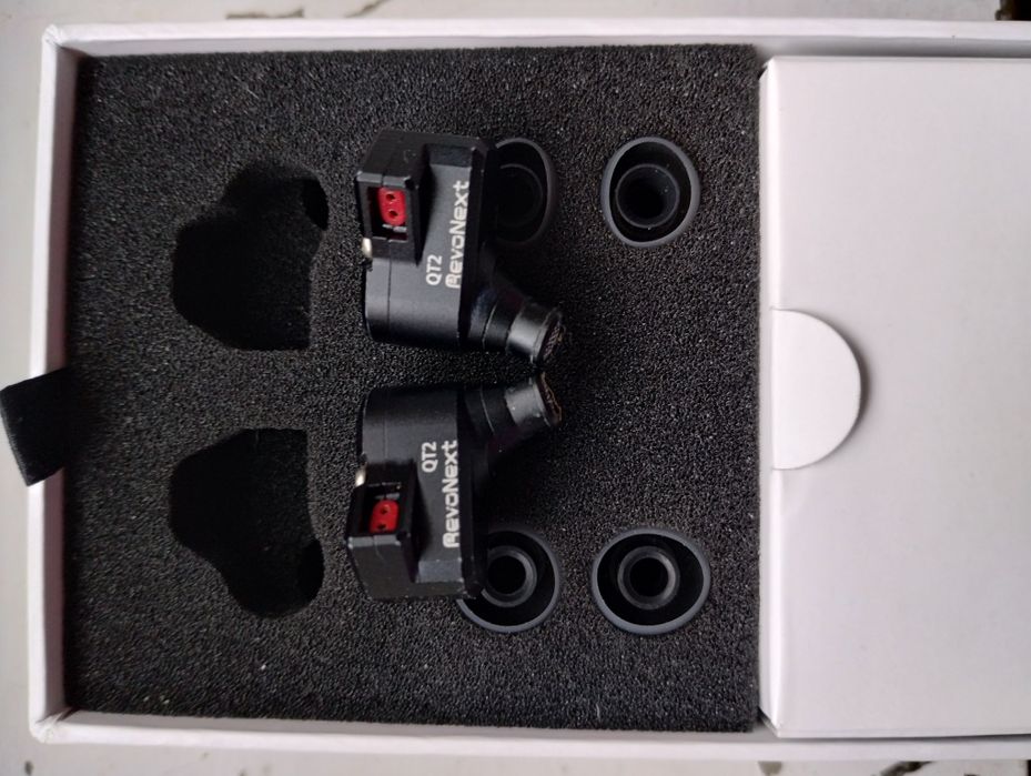 Słuchawki iem RevoNext Qt2