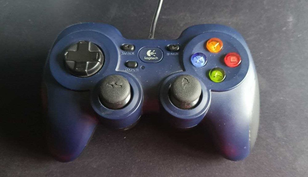 Геймпад Logitech f310 старенький, але працює