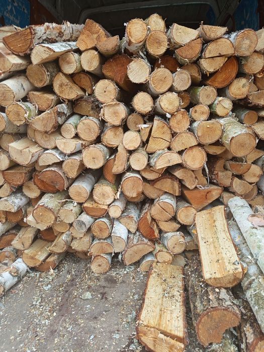 Дрова рубані складені з доставкою