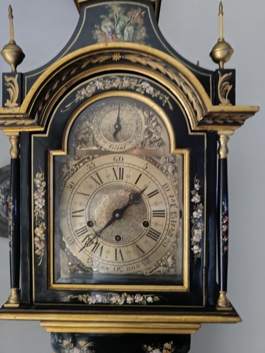 Relógio de pé antigo