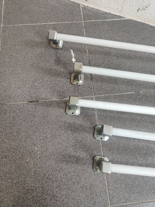 5 suportes para toalheiro em vidro.