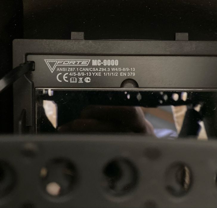 Маска сварщика хамелеон Forte MC-9000.