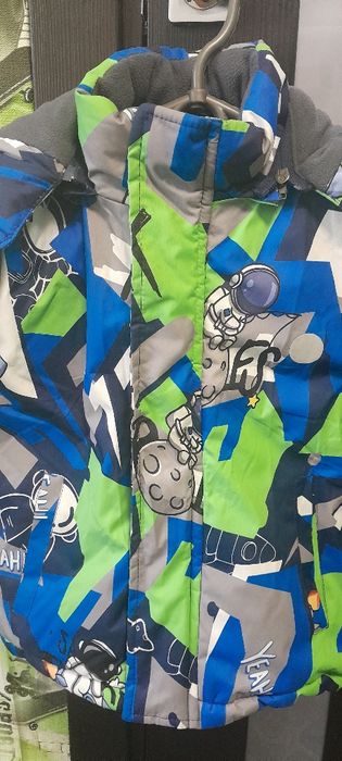 Зимова куртка в гарному стані