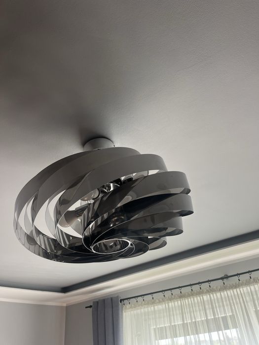 Lampa srbrna zakręcona