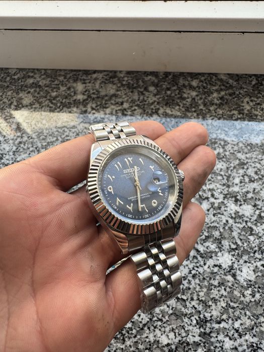 Granatowy zegar seiko arabic