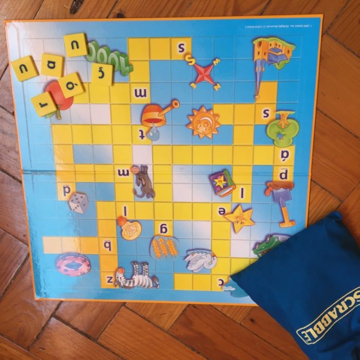 Jogo de Tabuleiro Scrabble Júnior