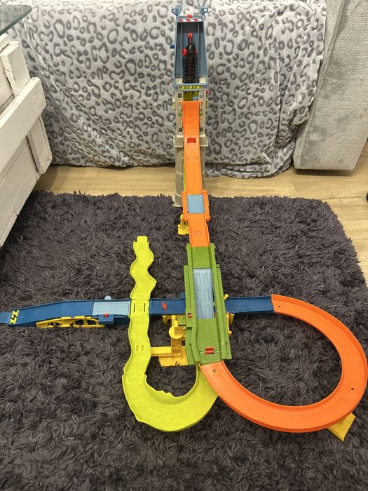 Tor Hot Wheels Oblężenie Mutantów