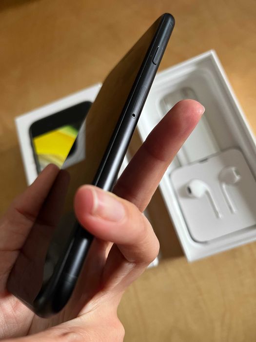 iPhone SE 128GB – Excelente estado, com caixa e acessórios