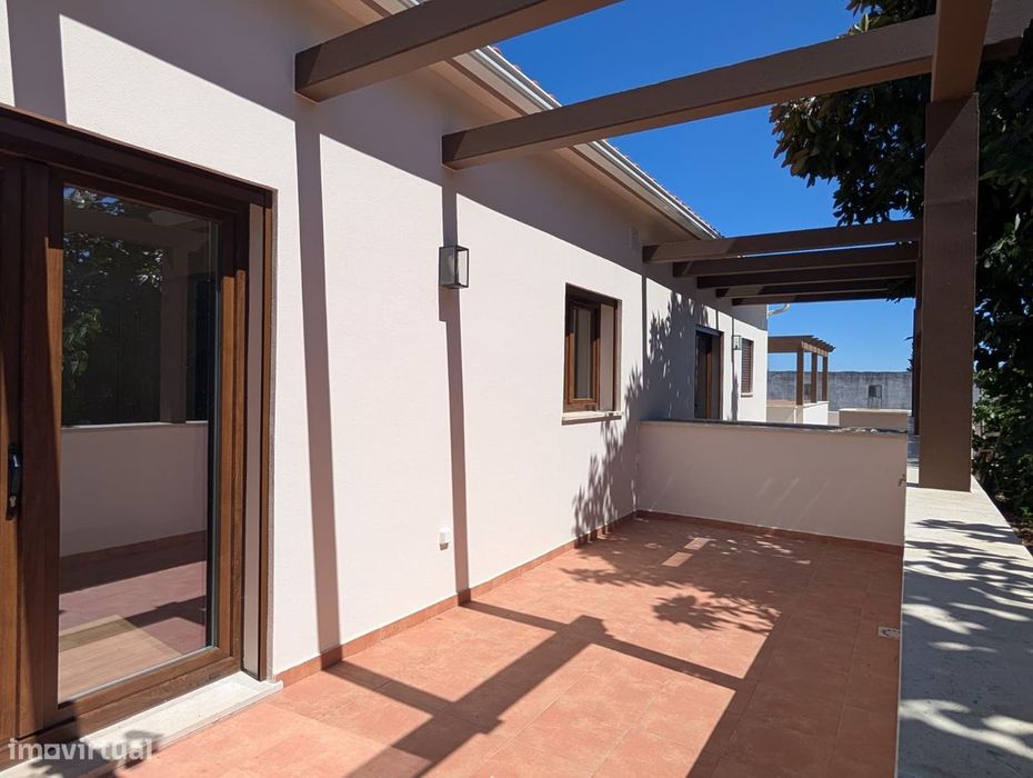 Moradia Geminada T1 Totalmente Renovada | Campelos – Torres Vedras