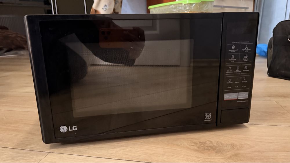 Мікрохвильова піч LG