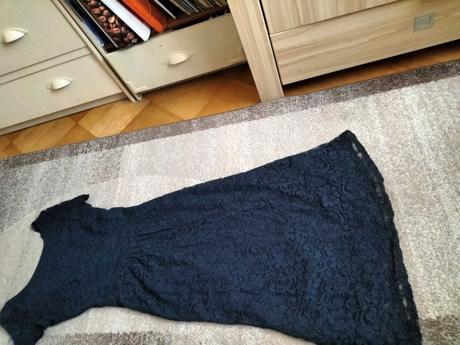Przepiękna elegancka koronkowa sukienka 36