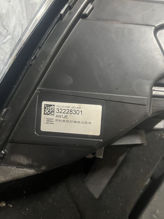 Фара Volvo XC 90 права